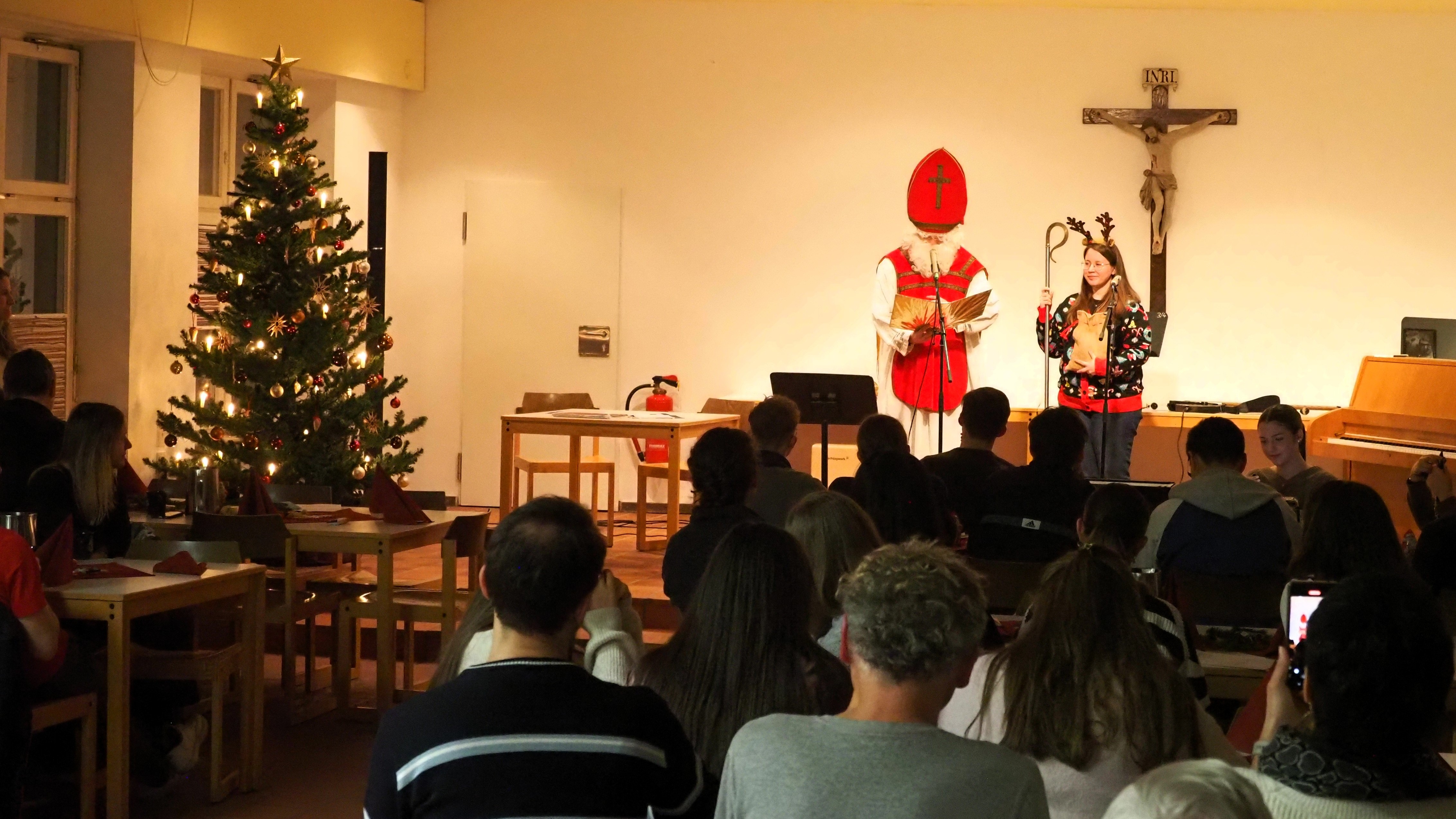 Weihnachtsfeier des Internats mit abwechslungsreichen Highlights