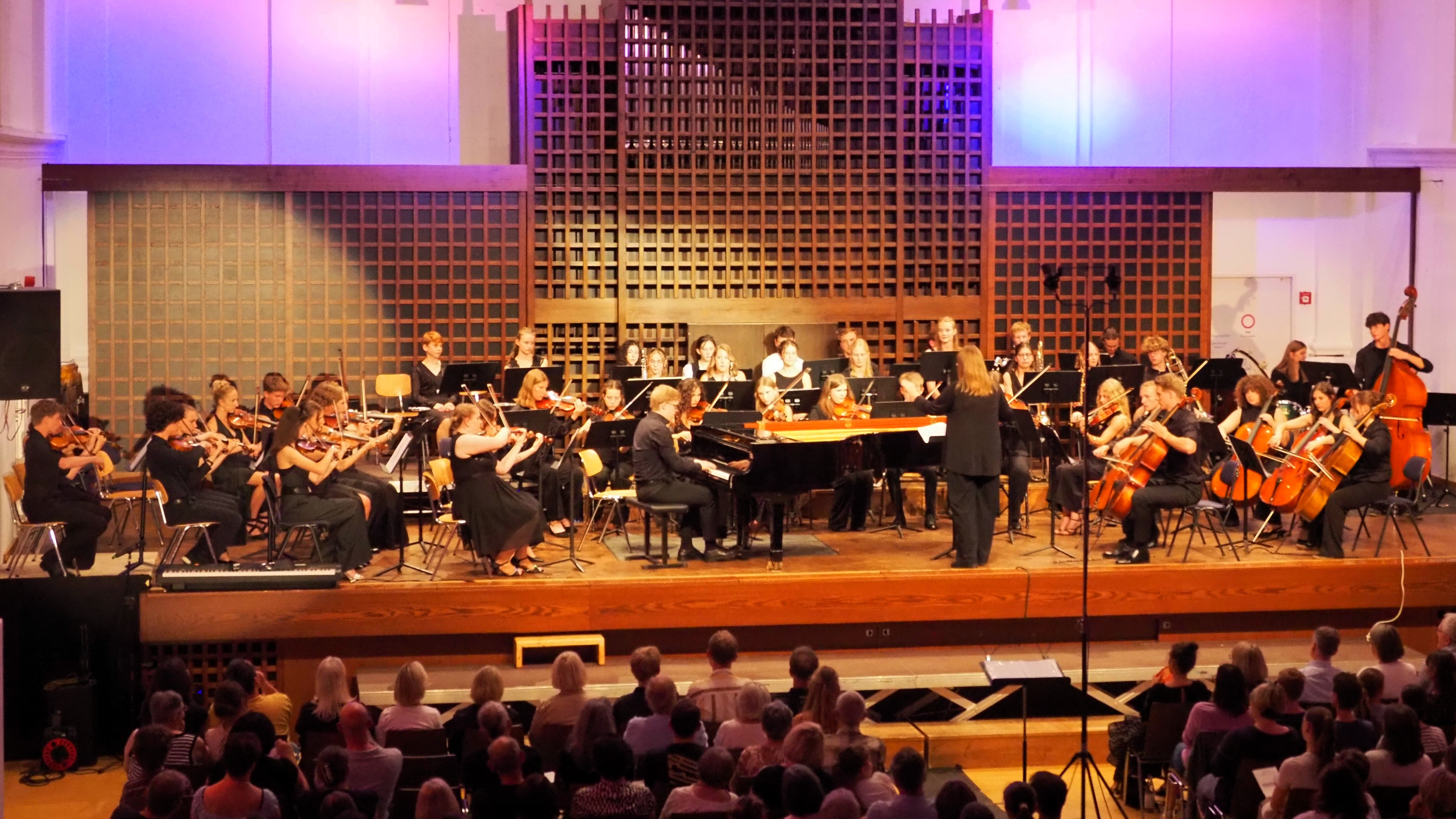 Abschied von Schule und Internat: Sebastian Arlt spielt Klavierkonzert