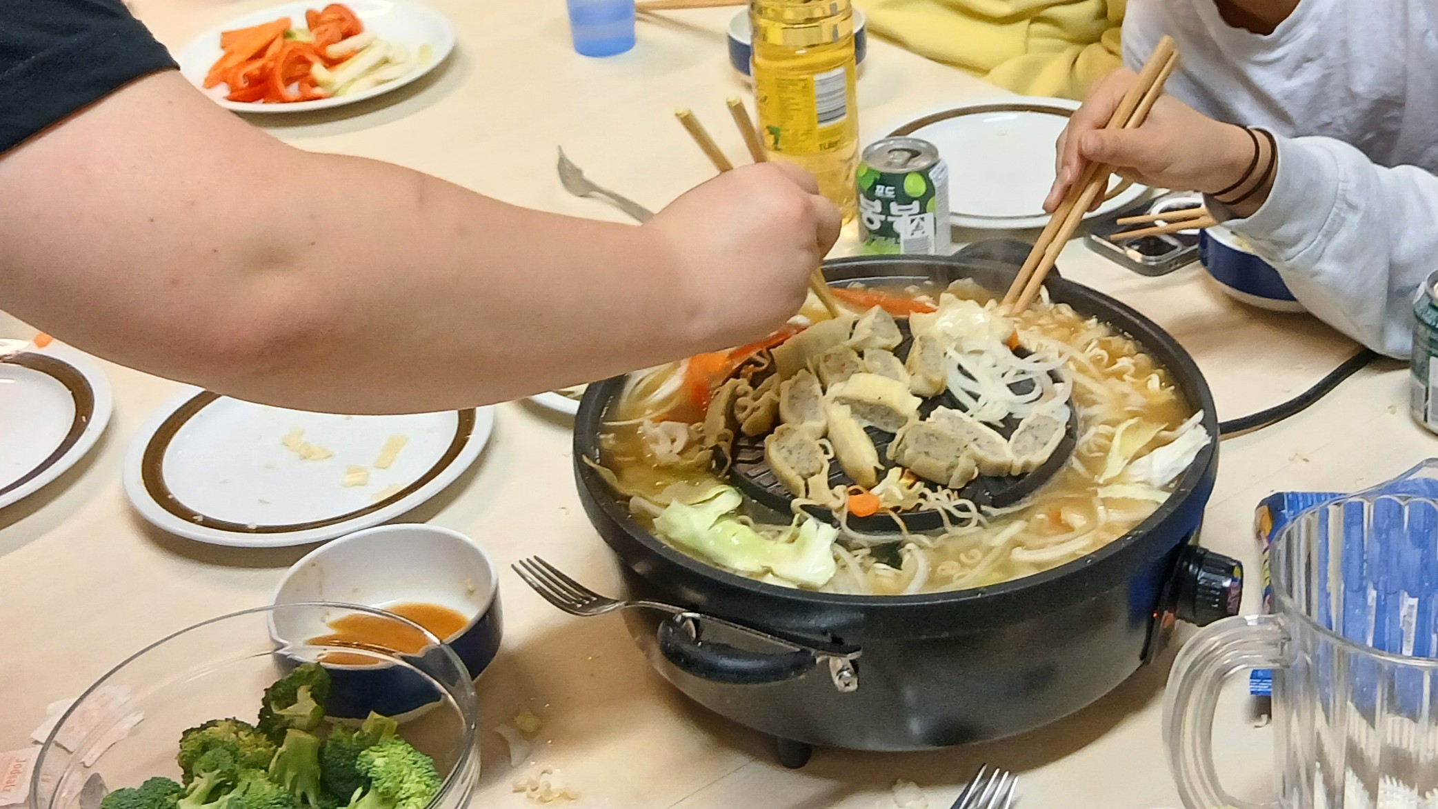 Es geht heiß her im Gabrieli-Internat - Hotpot-Kochen!
